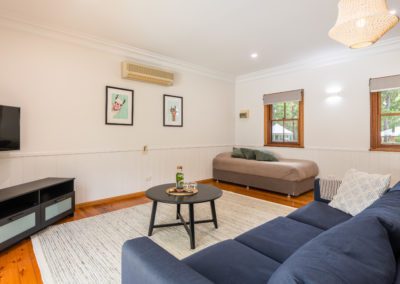 Bay and Bush Cottages: Roomy Lounge Accommodation in Jervis Bay