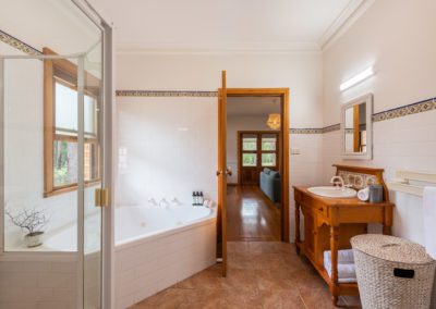 Bay and Bush Cottages: Relaxing Bath